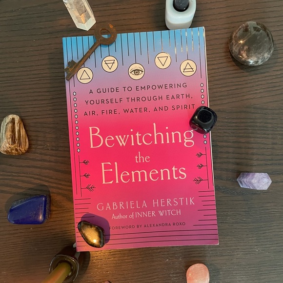 ✨📚 BOOK BUNDLE 📚✨ - Picture 5 of 6